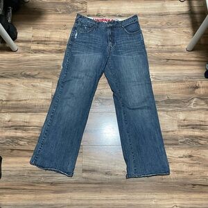 Union Bay Vintage Distressed Flare Boot Cut Jeans
100 % cotton Size 16